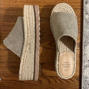 Espradille platform slides